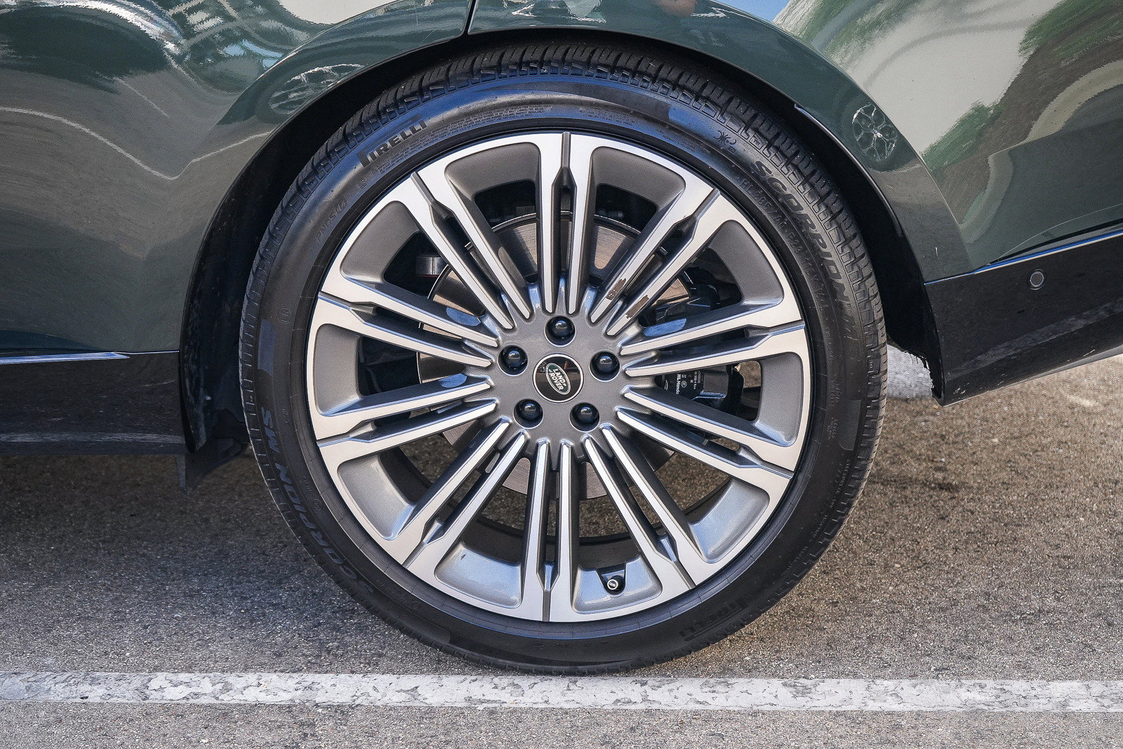 Certified 2025 Land Rover Range Rover SE image 13