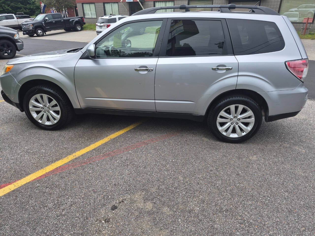 Used 2013 Subaru Forester 2.5X Limited AWD/4WD image 3