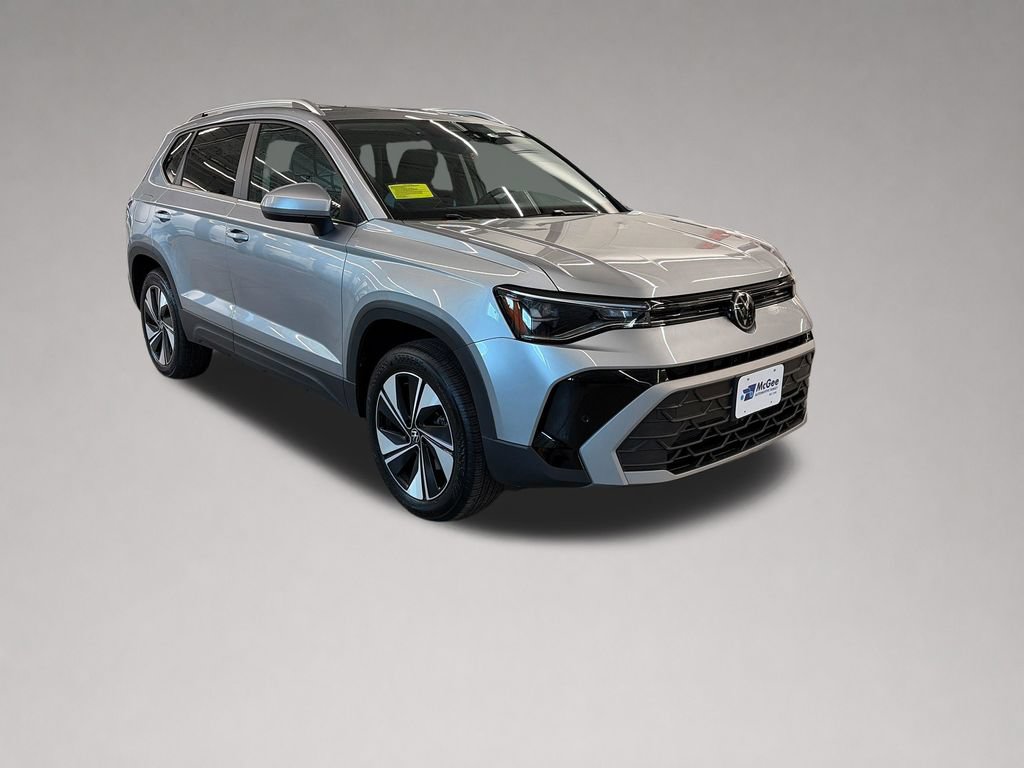 Certified 2025 Volkswagen Taos SE w/ Panoramic Sunroof Package AWD/4WD image 1