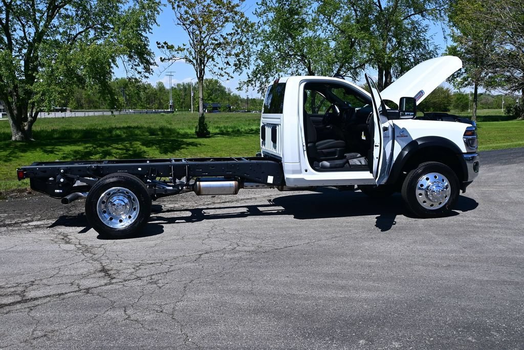 New 2026 RAM 5500 Tradesman w/ Chrome Appearance Group AWD/4WD image 32
