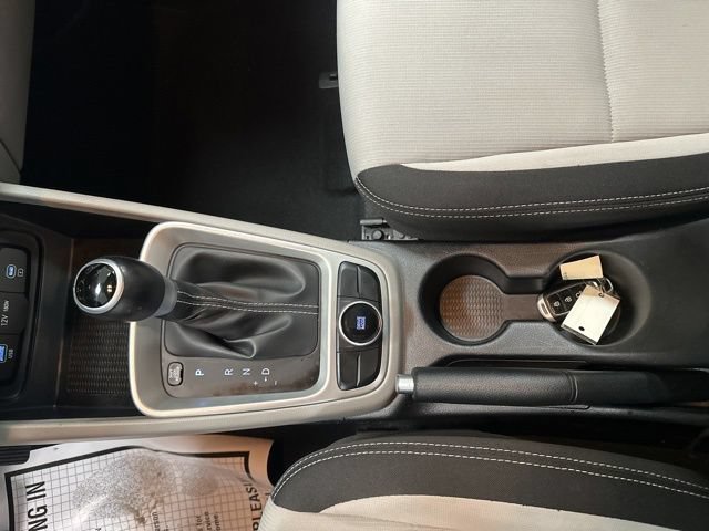 Used 2024 Hyundai Venue SEL FWD image 17