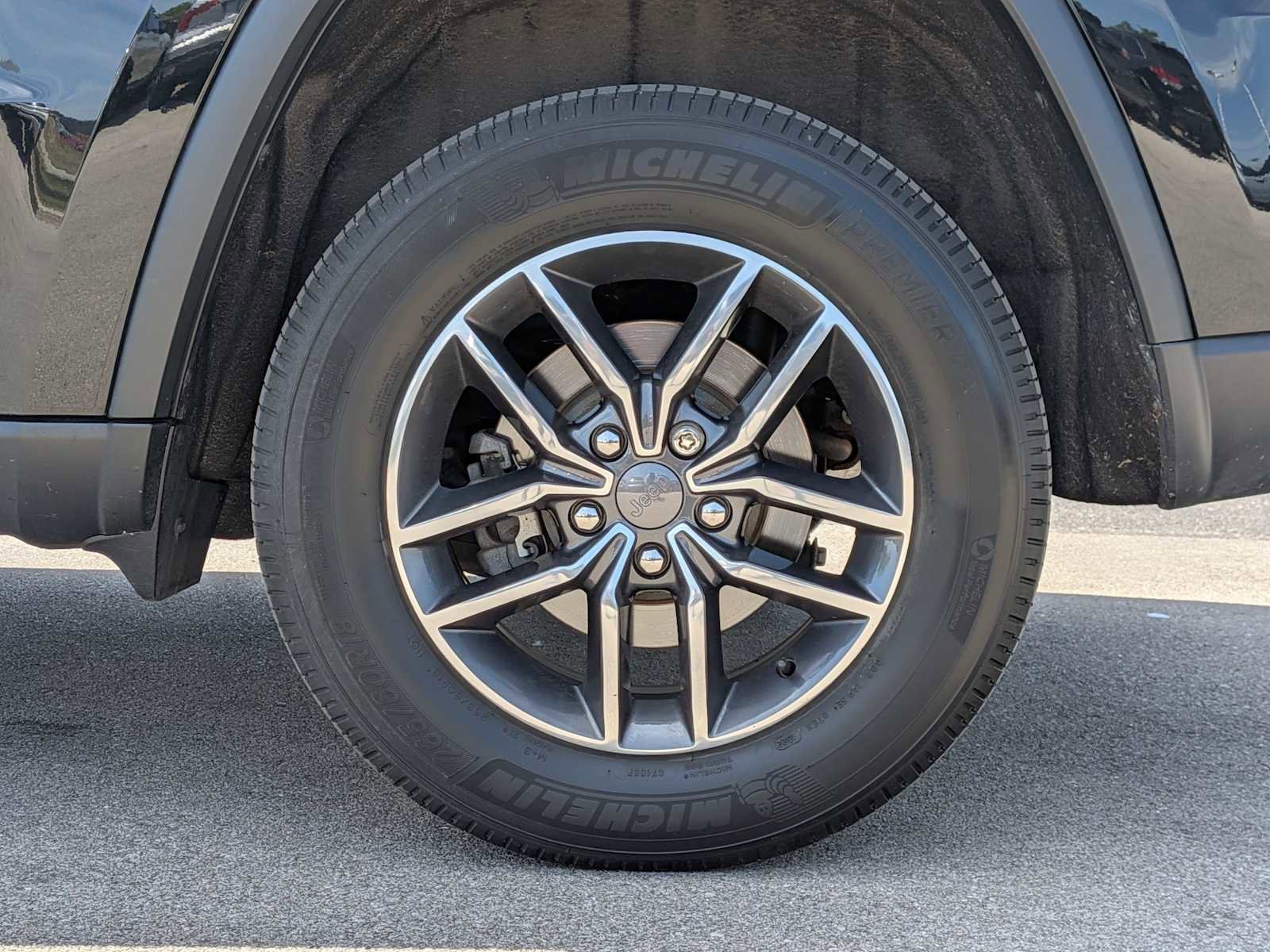 Used 2019 Jeep Grand Cherokee Limited AWD/4WD image 11