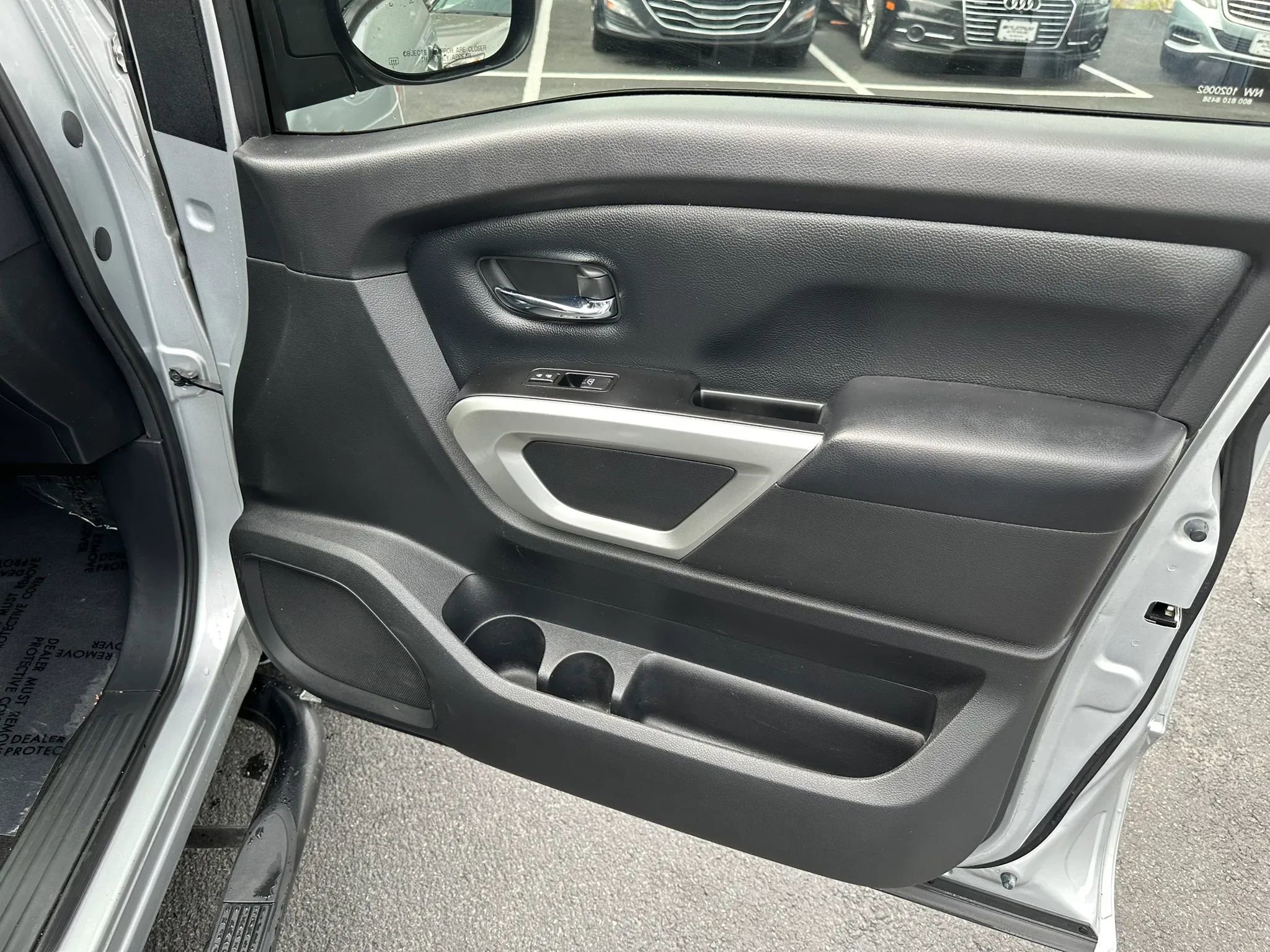 Used 2018 Nissan Titan SV AWD/4WD image 17