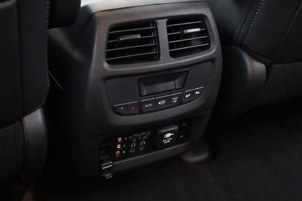 Used 2016 Honda Pilot Touring image 12