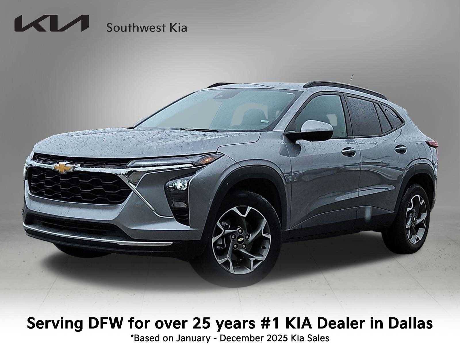 Used 2025 Chevrolet Trax LT FWD image 1