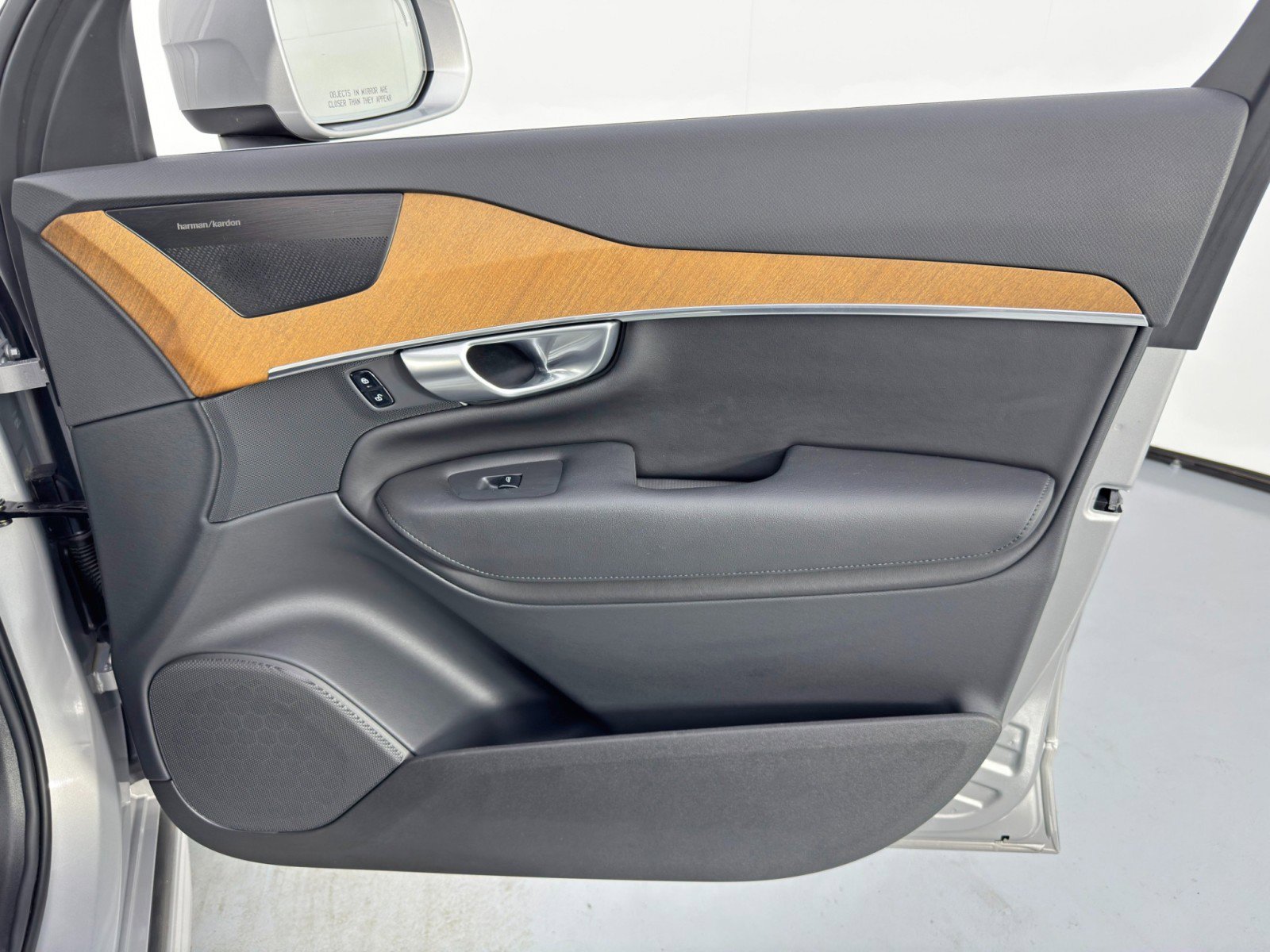 Used 2024 Volvo XC90 T8 Plus w/ Protection Package Premier image 46