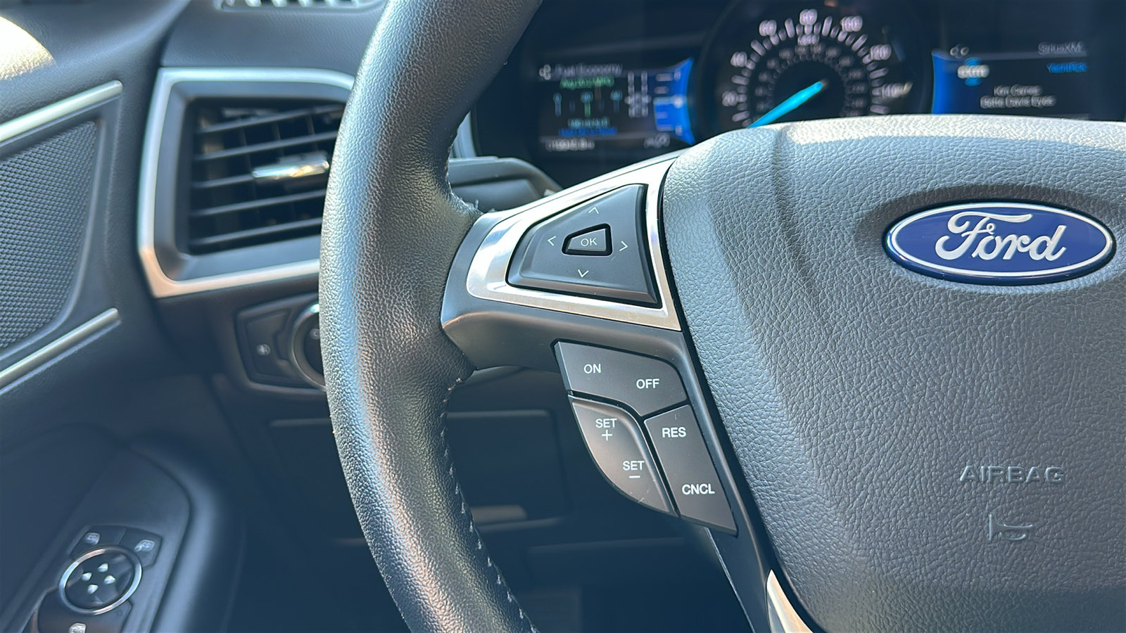 Used 2023 Ford Edge SEL w/ Convenience Package AWD/4WD image 16