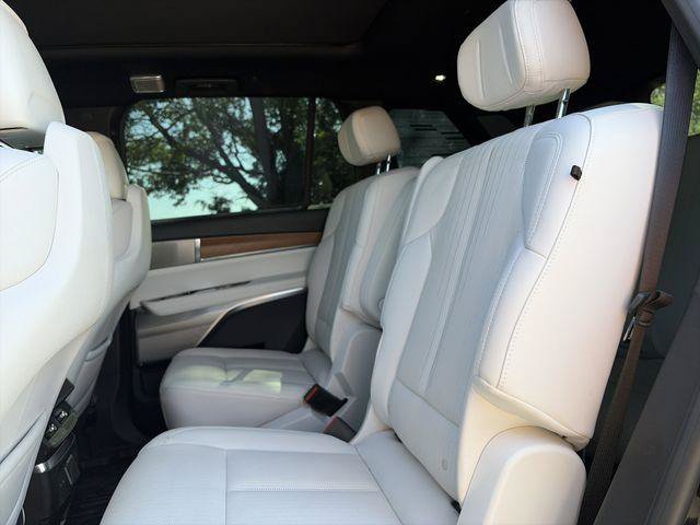 Certified 2026 Cadillac Vistiq Luxury AWD/4WD image 13