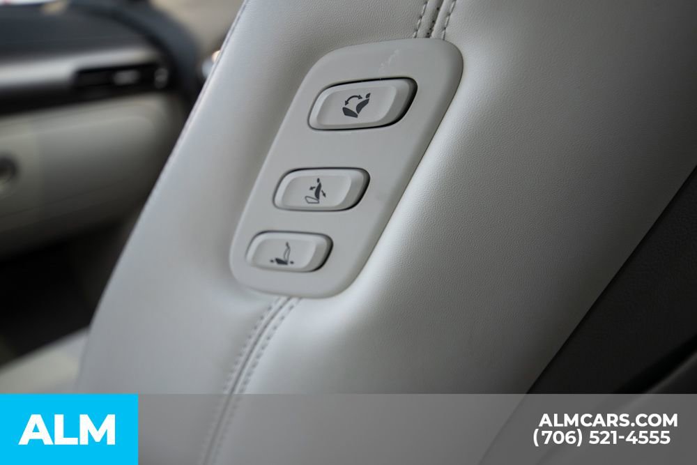 Used 2024 Genesis GV60 RWD image 15