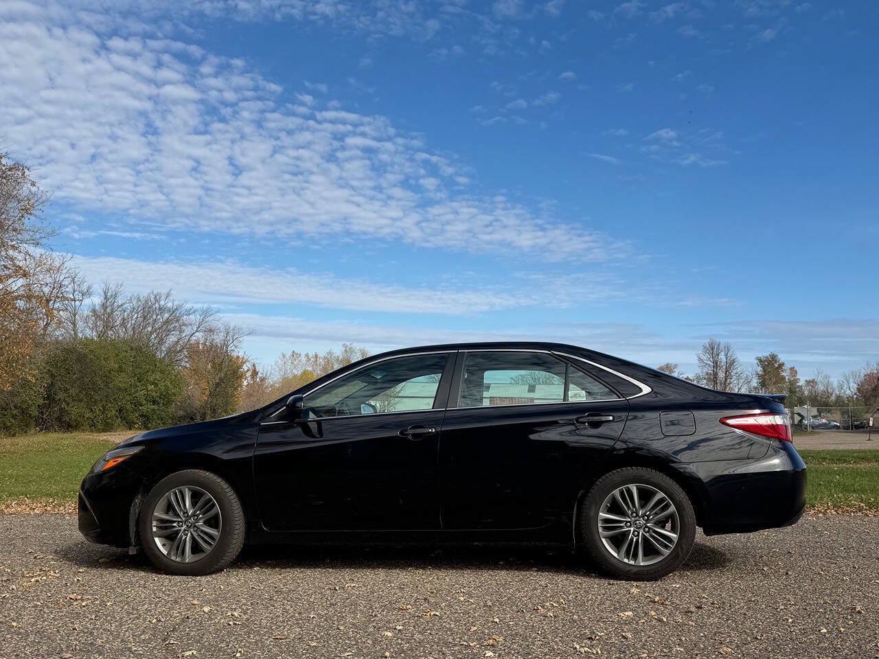 Used 2016 Toyota Camry SE w/ Moonroof Package FWD image 7