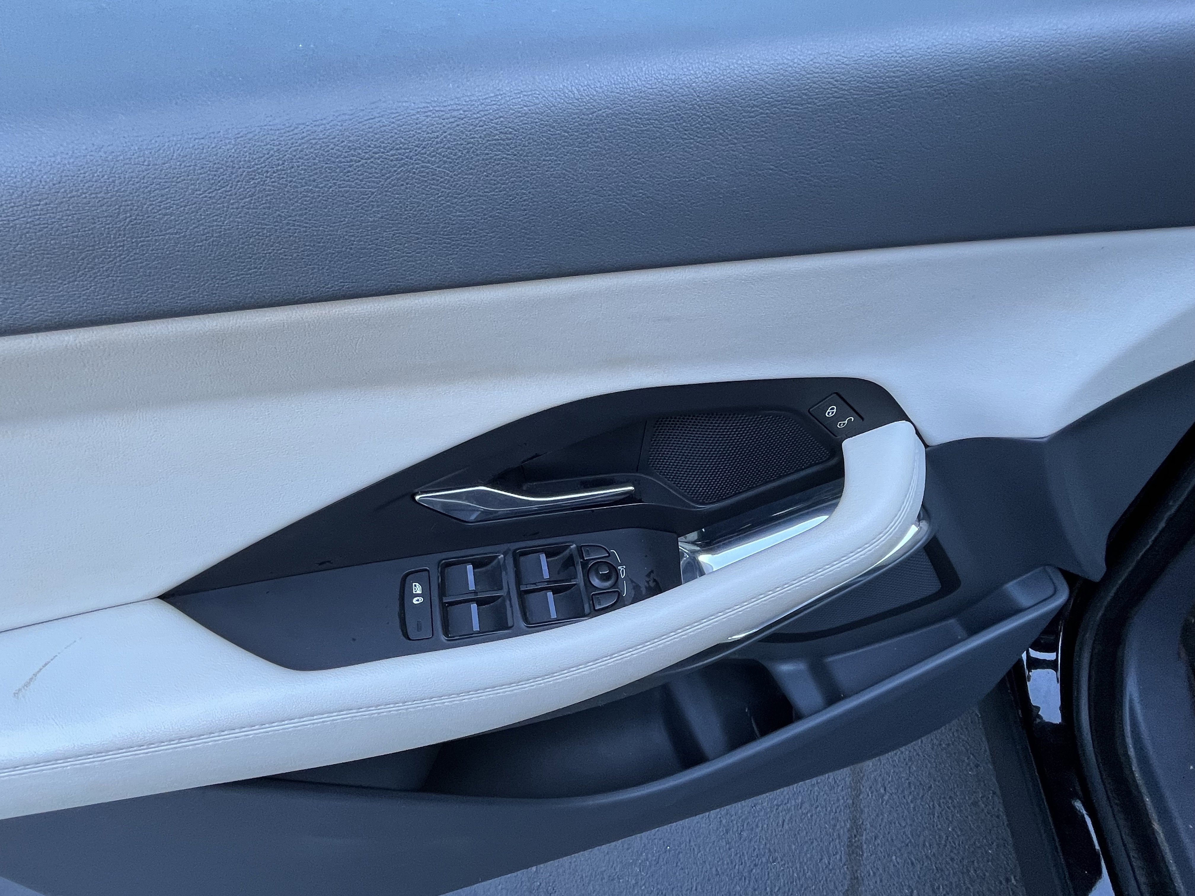 Used 2020 Jaguar E-PACE image 14