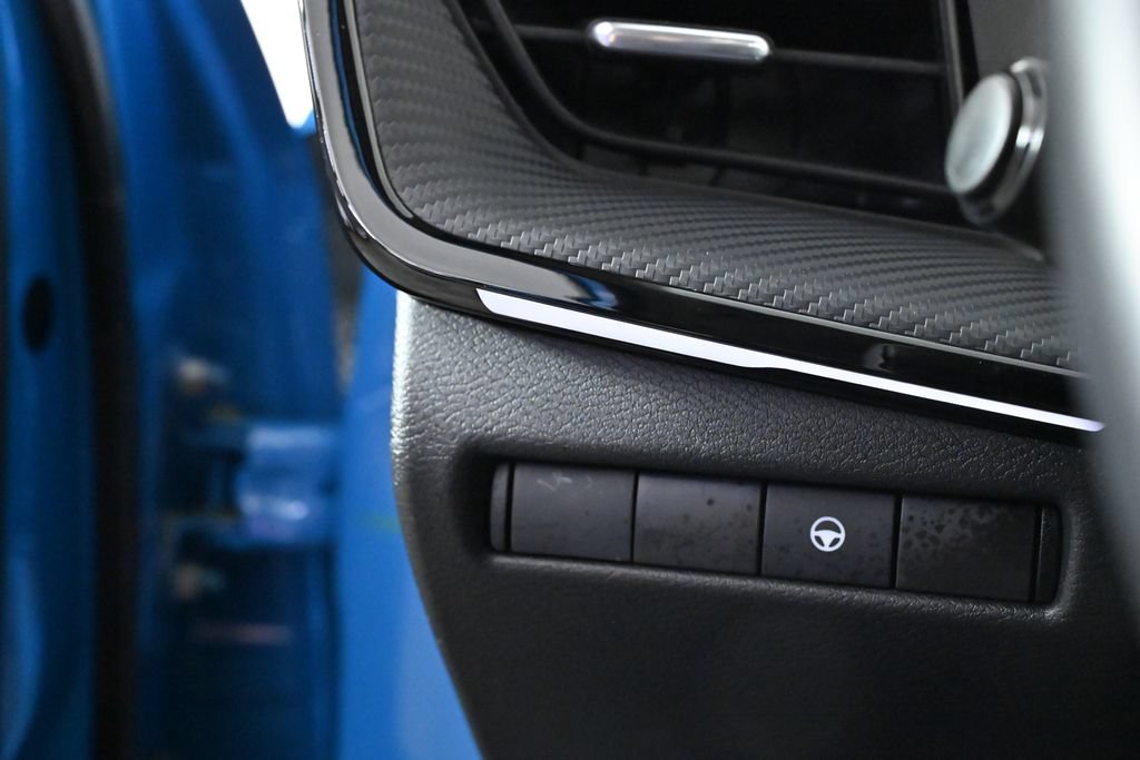 Certified 2025 Nissan Kicks SR AWD/4WD image 25