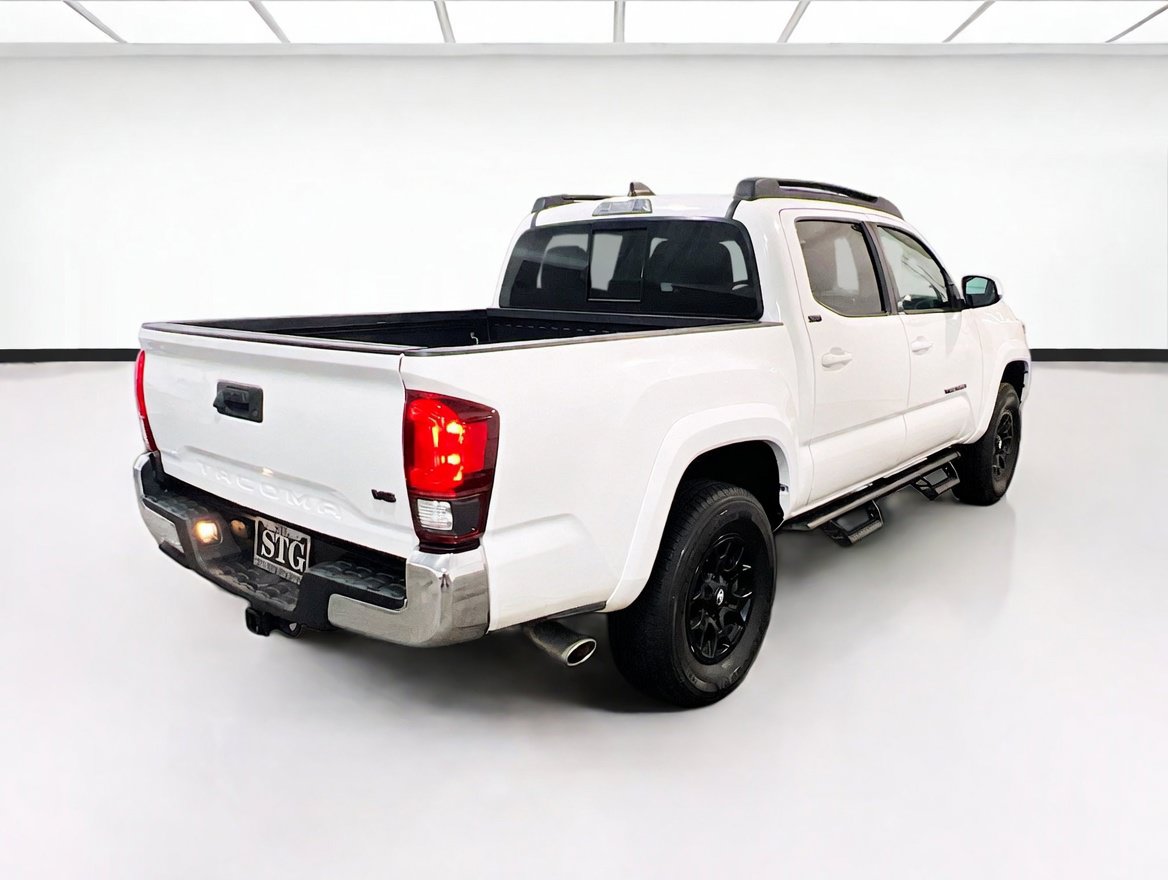 Used 2022 Toyota Tacoma SR5 RWD image 4