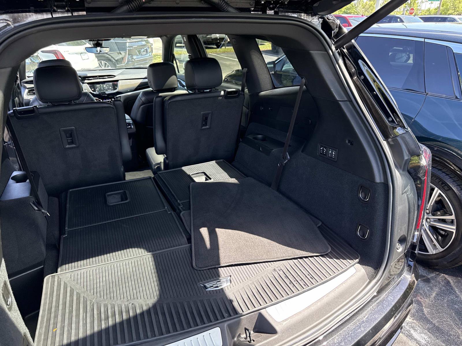 Used 2024 Cadillac XT6 Sport w/ Technology Package AWD/4WD image 9