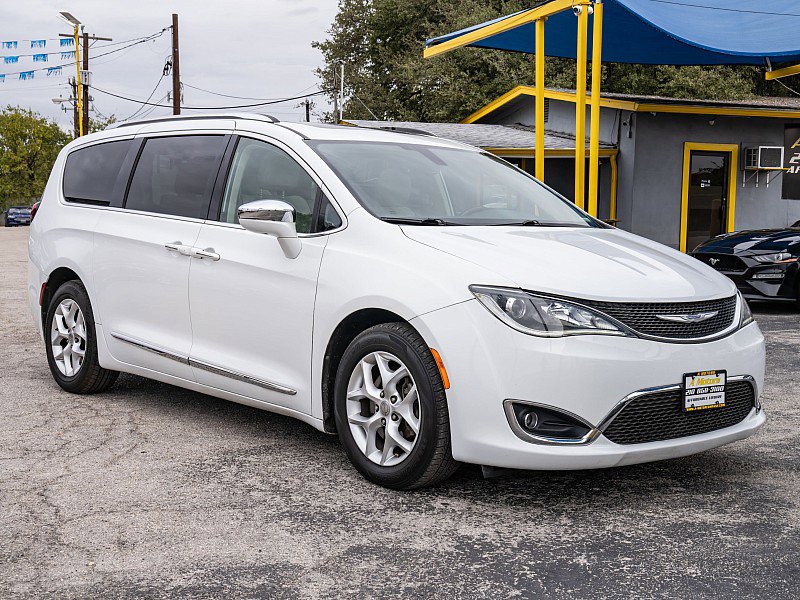 Used 2020 Chrysler Pacifica Limited image 3