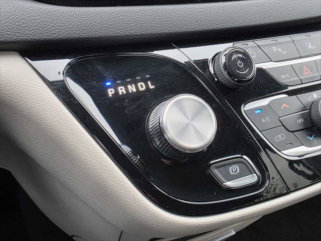 Used 2024 Chrysler Pacifica Touring-L FWD image 32