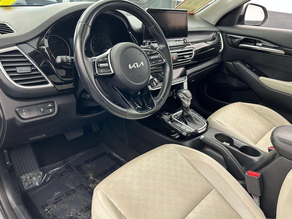 Used 2022 Kia Seltos EX AWD/4WD image 15