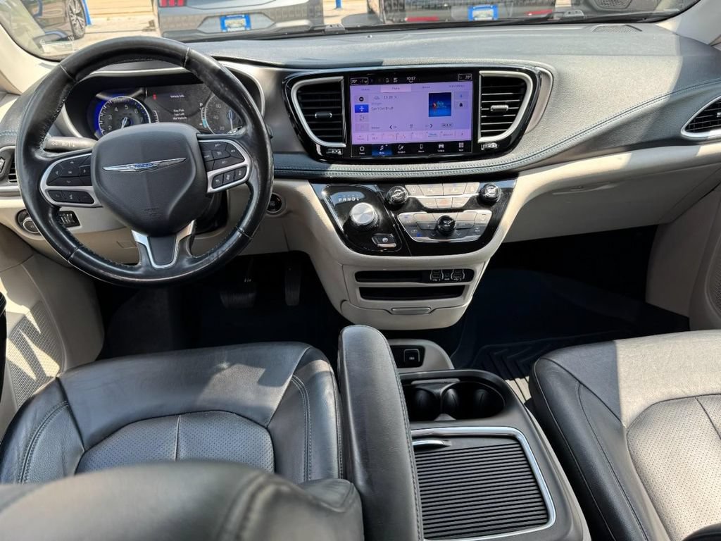 Used 2021 Chrysler Pacifica Touring-L FWD image 12