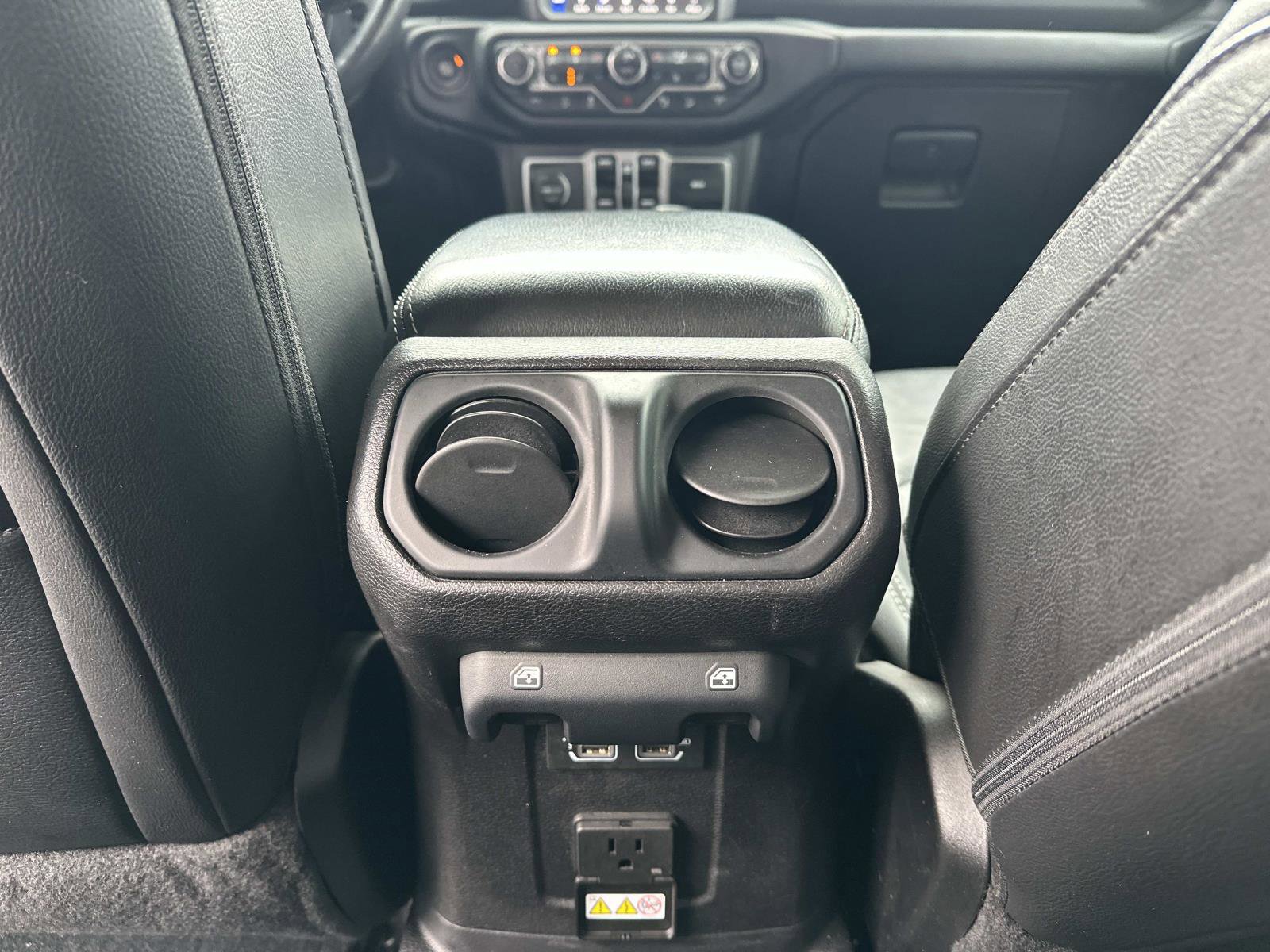 Used 2018 Jeep Wrangler Unlimited Sahara AWD/4WD image 13