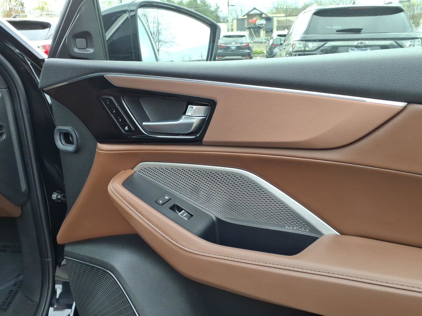 Used 2024 Acura MDX SH-AWD w/ Technology Package image 14