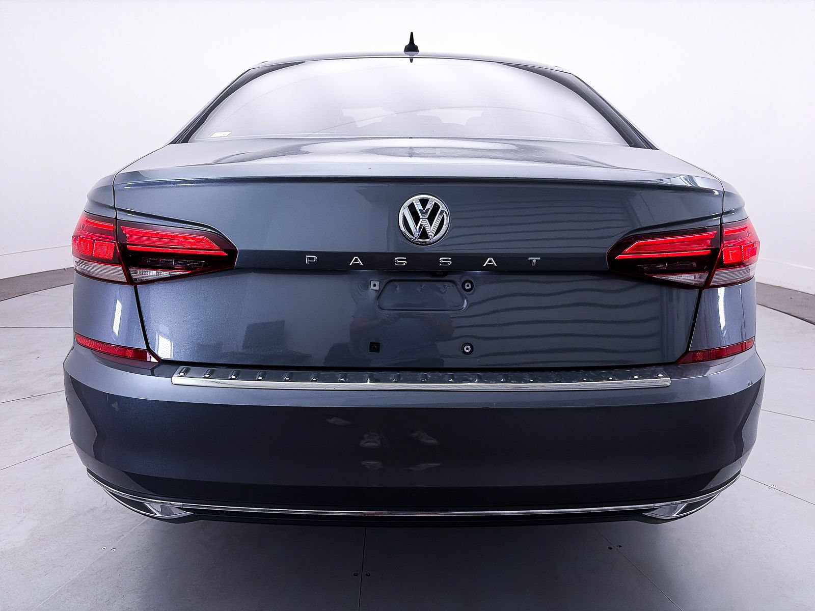 Used 2022 Volkswagen Passat 2.0T SE FWD image 14