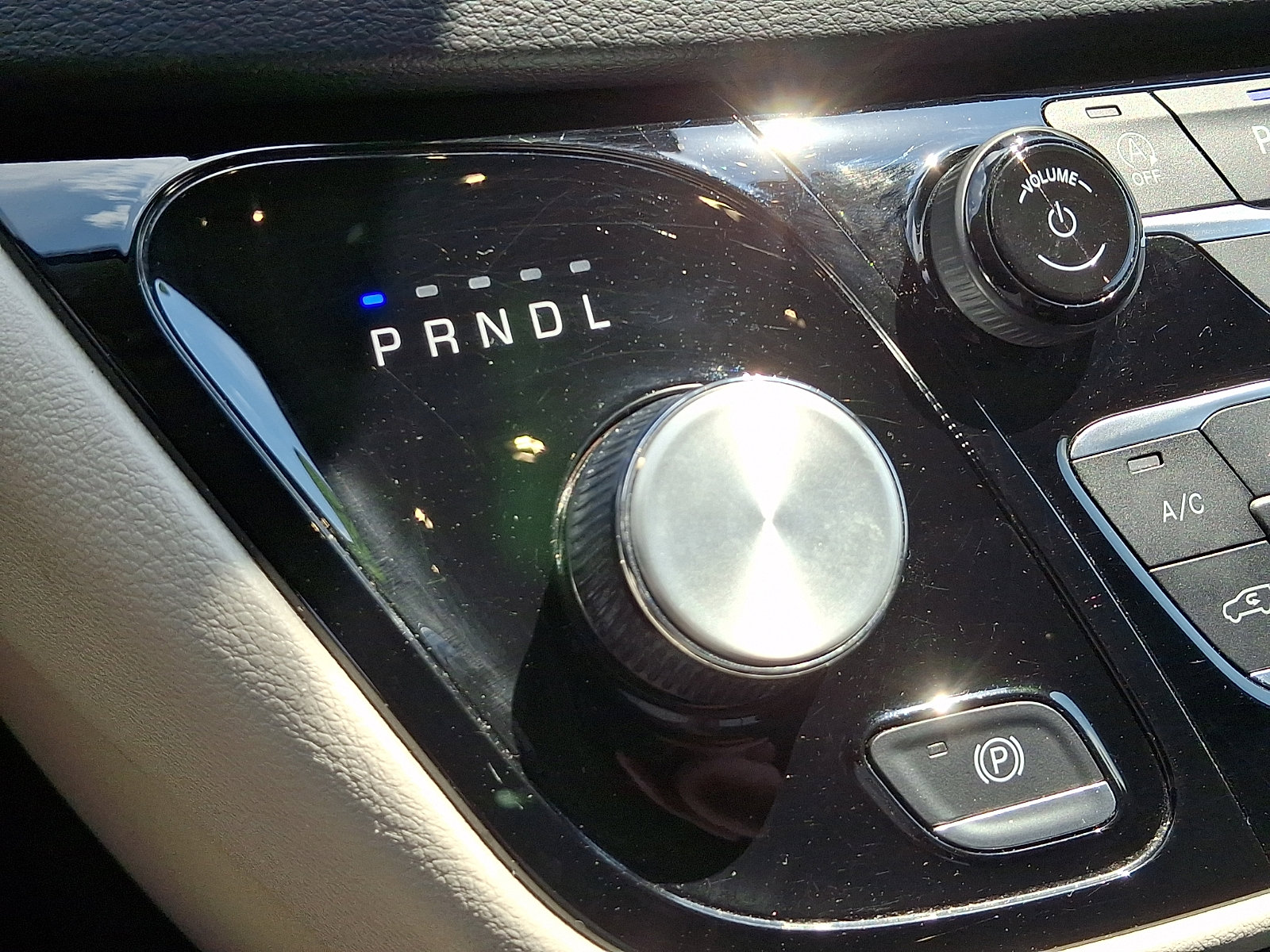 Used 2024 Chrysler Pacifica Touring-L FWD image 23