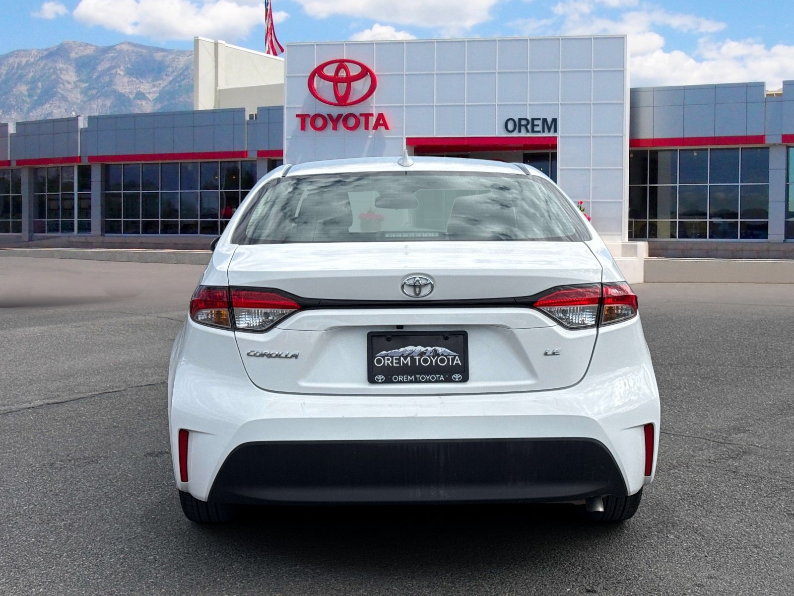 Used 2026 Toyota Corolla LE FWD image 3