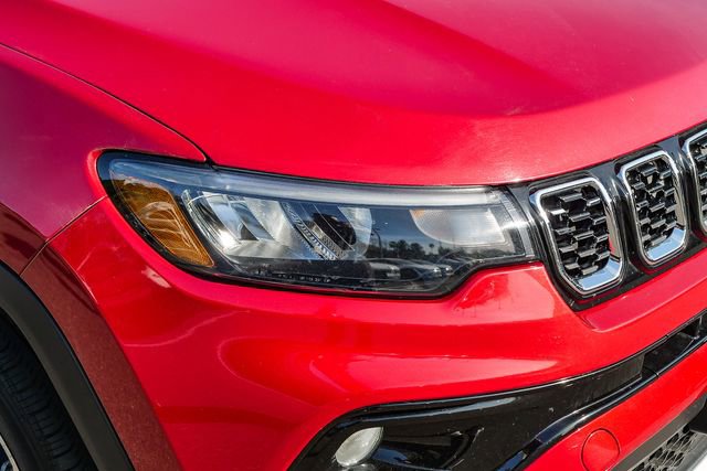 Used 2025 Jeep Compass Limited image 11