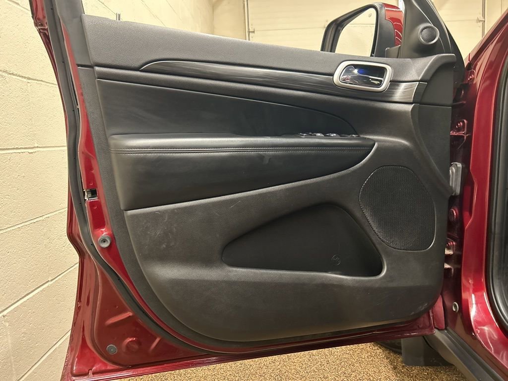 Used 2020 Jeep Grand Cherokee Laredo image 13