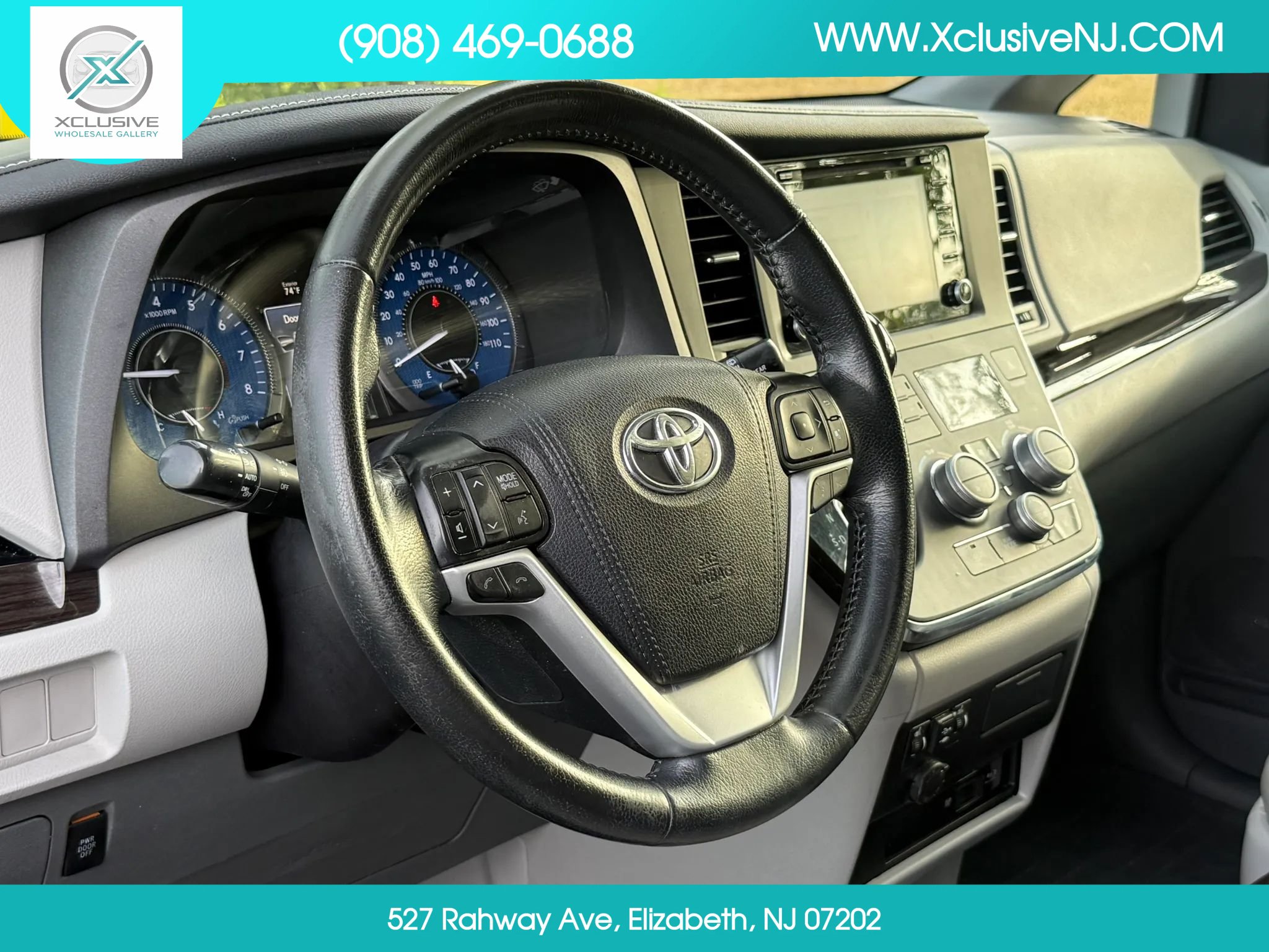 Used 2019 Toyota Sienna XLE Premium w/ Carpet Mat Package FWD image 9