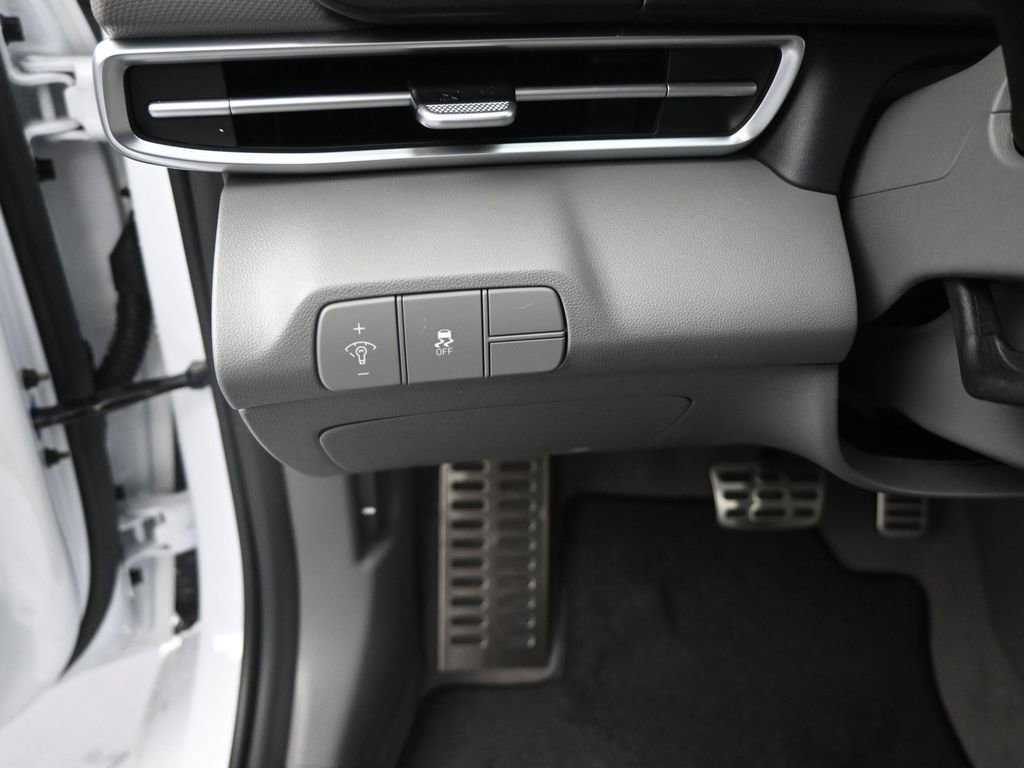 Used 2025 Hyundai Elantra Sport image 11