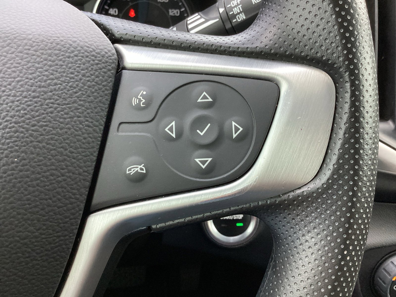 Used 2024 GMC Terrain SLE w/ Elevation Edition image 18