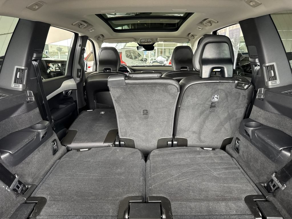 Certified 2025 Volvo XC90 B5 Core w/ Protection Package Premier AWD/4WD image 15