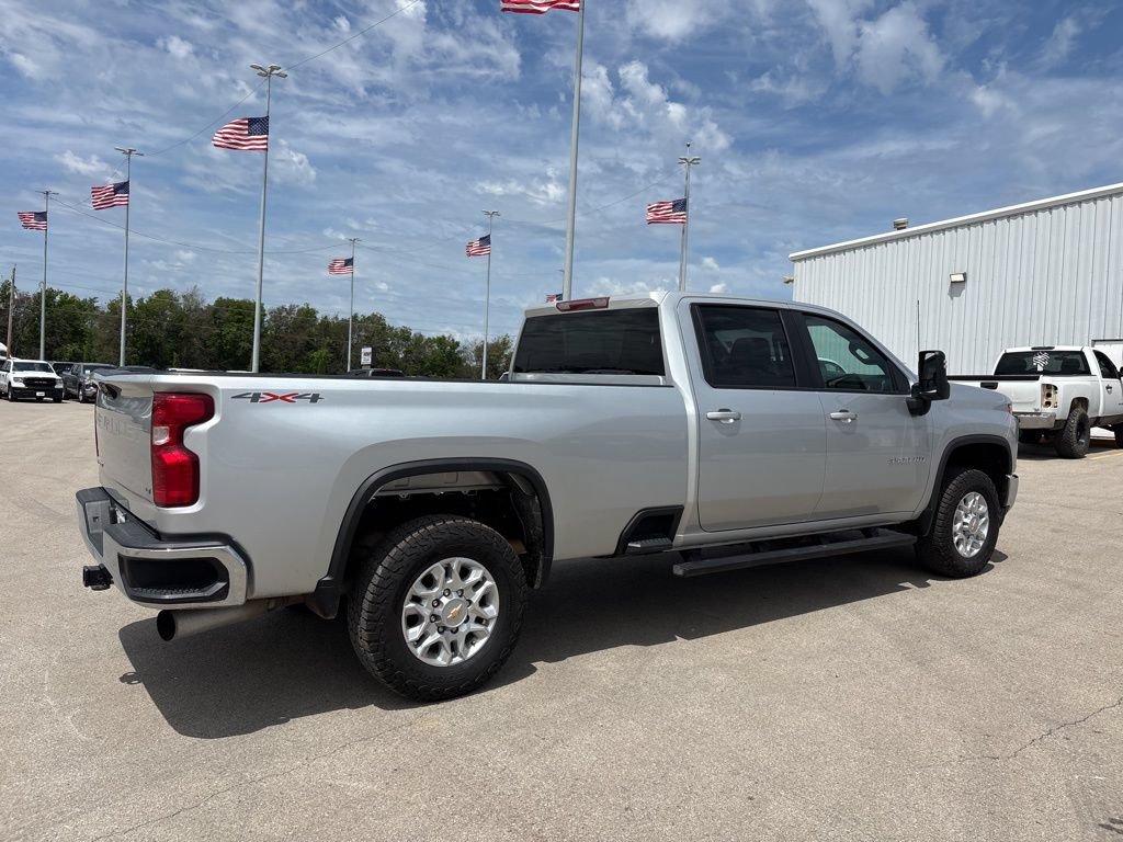 Used 2022 Chevrolet Silverado 3500 LT AWD/4WD image 4
