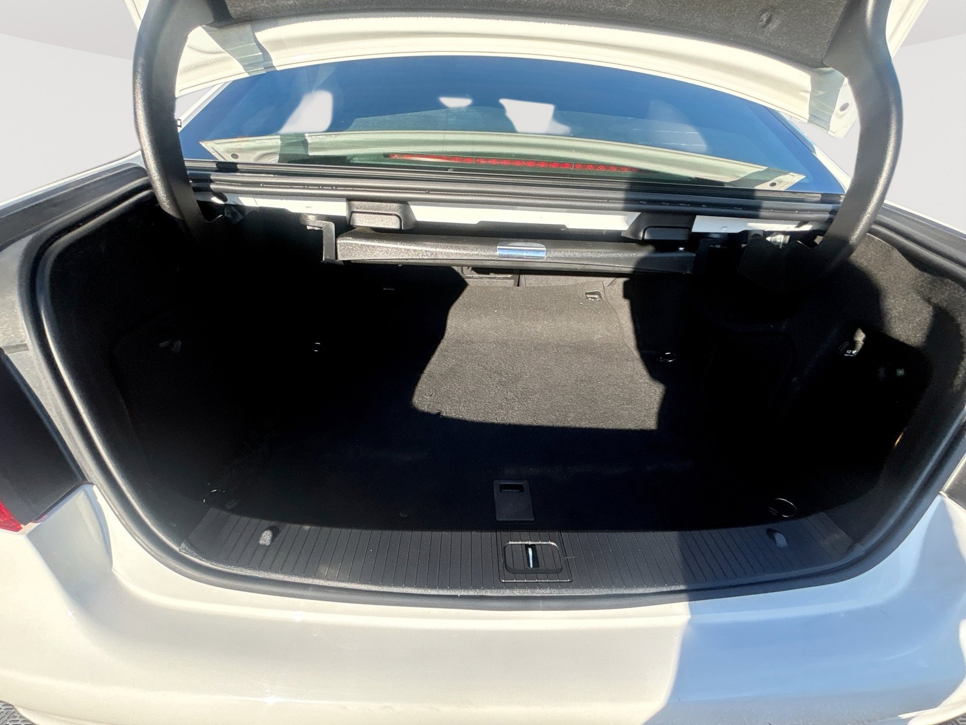 Used 2016 Mercedes-Benz E 400 Sedan image 22