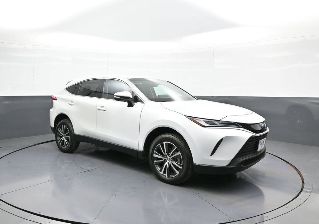 Certified 2024 Toyota Venza LE image 4