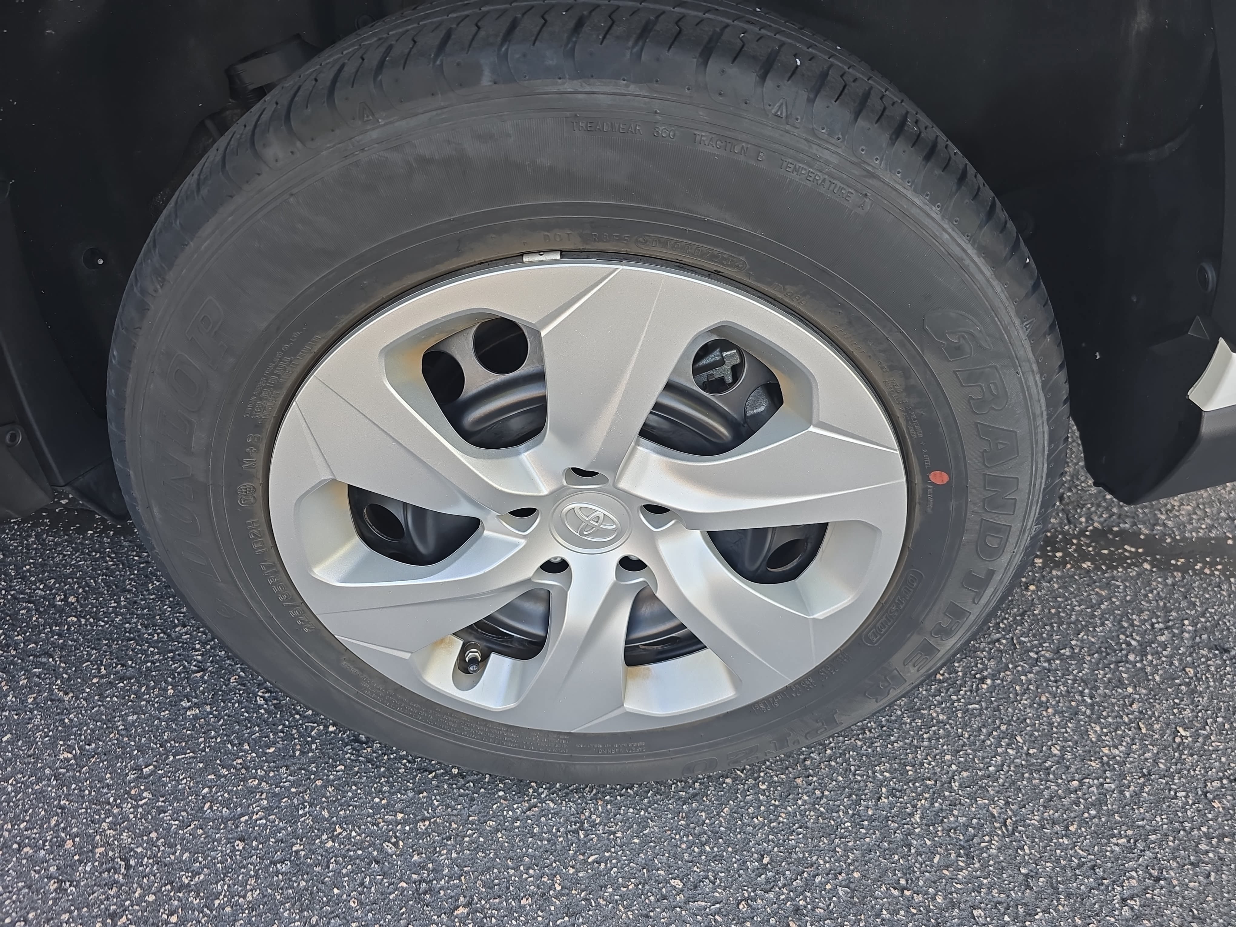 Certified 2023 Toyota RAV4 LE FWD image 33