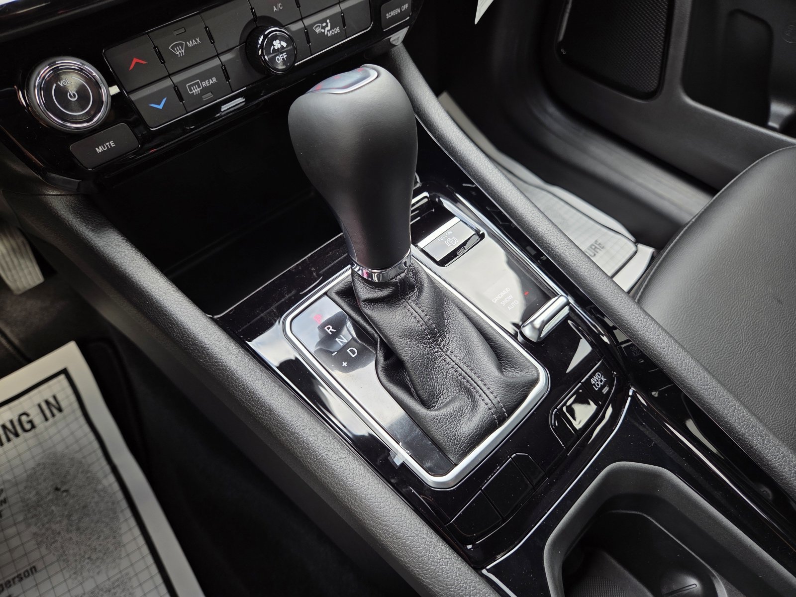 New 2026 Jeep Compass Latitude AWD/4WD image 31