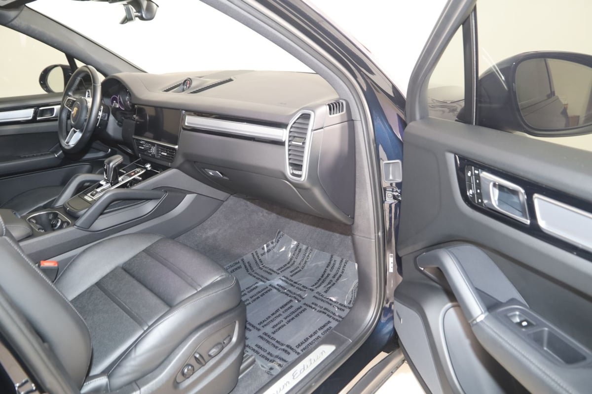 Used 2023 Porsche Cayenne Platinum Edition AWD/4WD image 48