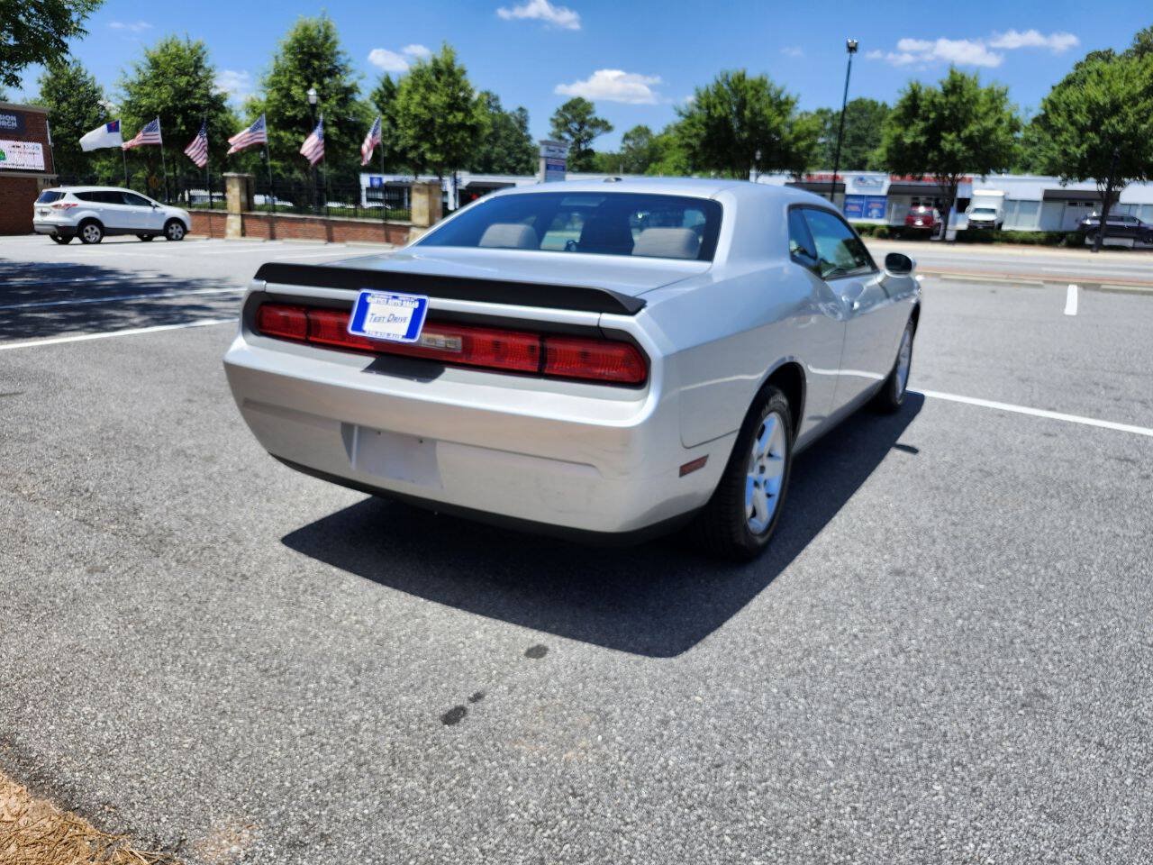 Used 2010 Dodge Challenger SE RWD image 11