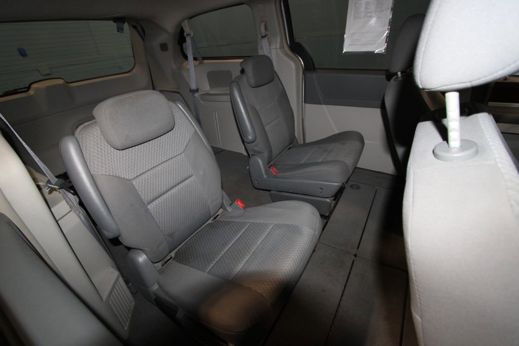 Used 2010 Chrysler Town & Country Touring image 18