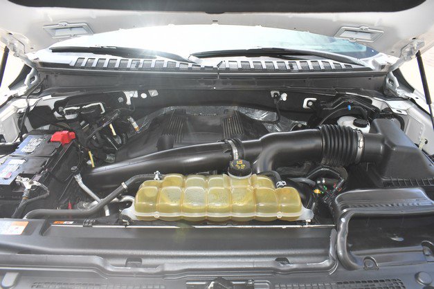 Used 2019 Ford Expedition Limited w/ Equipment Group 302A AWD/4WD image 31