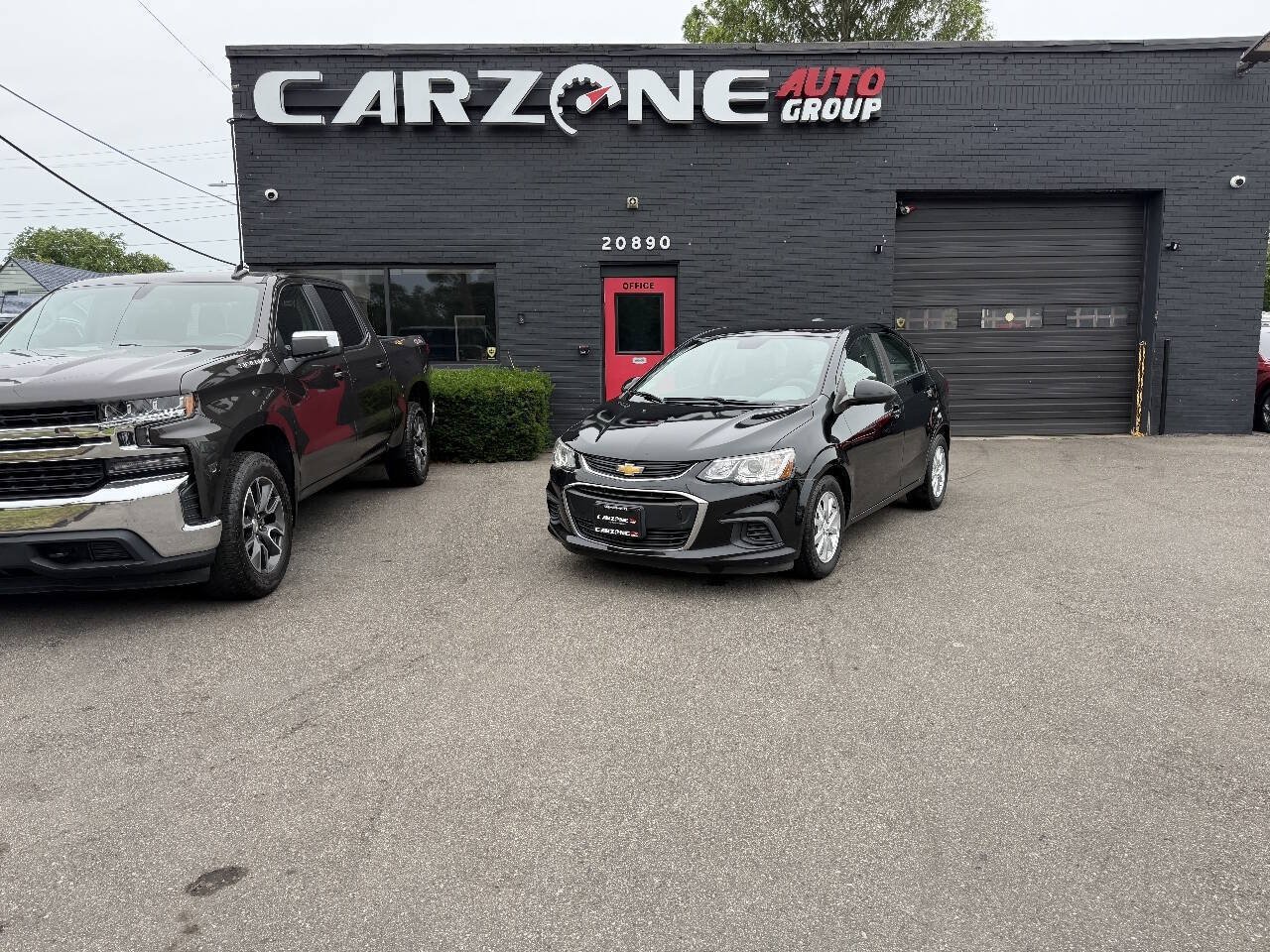 Used 2017 Chevrolet Sonic LT FWD image 1