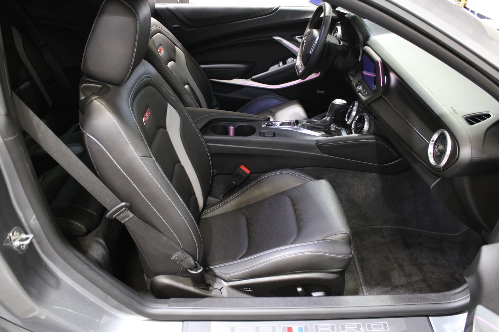 Used 2019 Chevrolet Camaro SS w/ LPO, Ground Effects Package RWD image 16