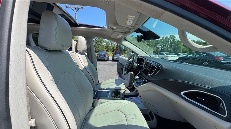 Used 2018 Chrysler Pacifica Limited w/ Advanced Safetytec Group FWD image 39