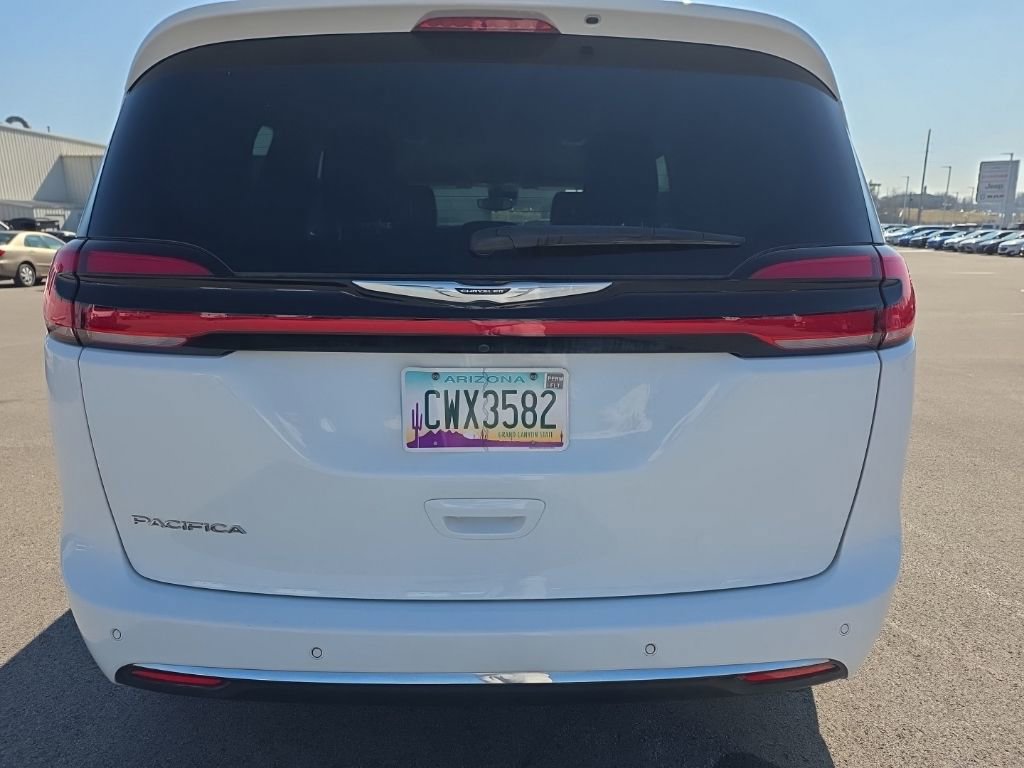 Used 2024 Chrysler Pacifica Touring-L FWD image 6