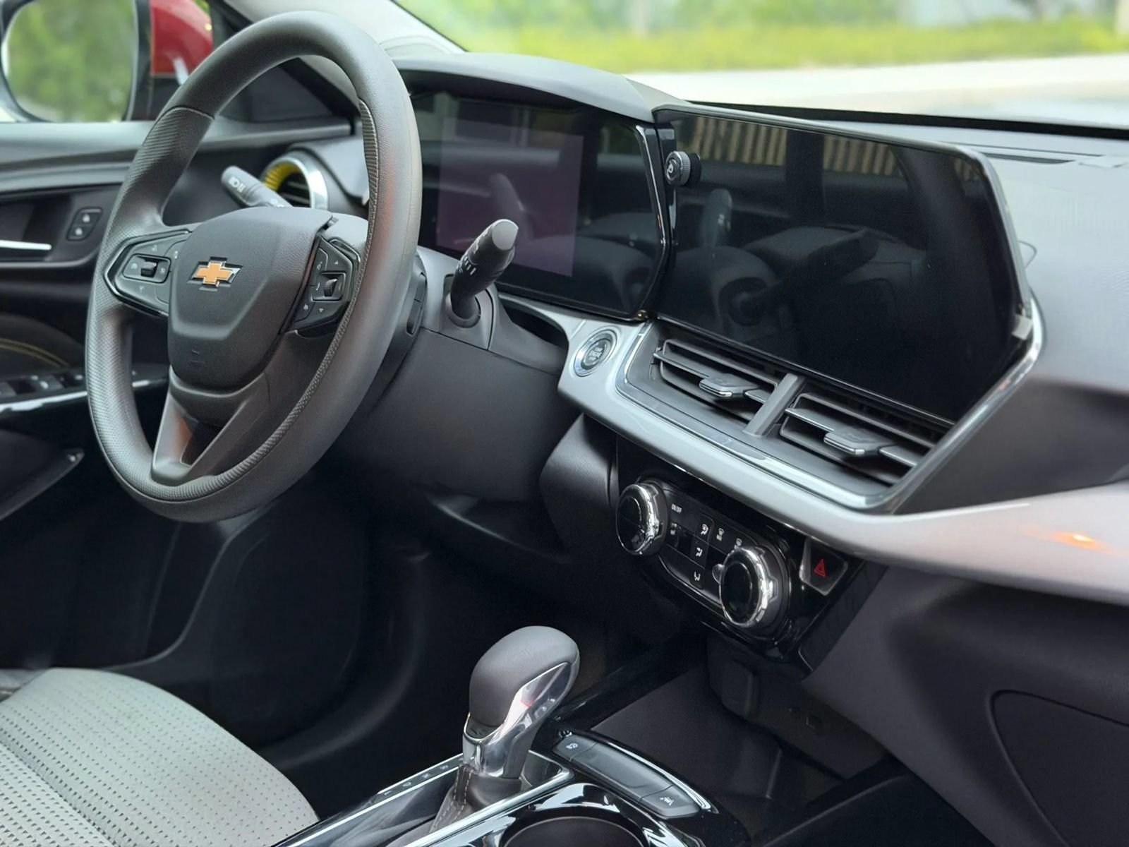 Used 2026 Chevrolet Trax LT FWD image 17