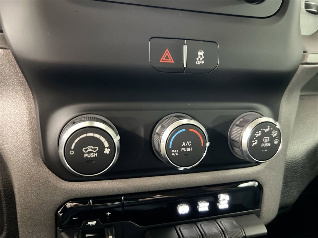 Used 2020 RAM 3500 Tradesman w/ Chrome Appearance Group image 16