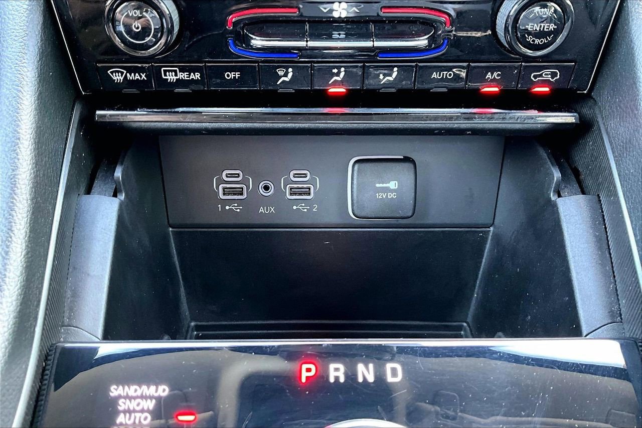 Certified 2023 Jeep Grand Cherokee Limited w/ MOPAR Finishing Package AWD/4WD image 18