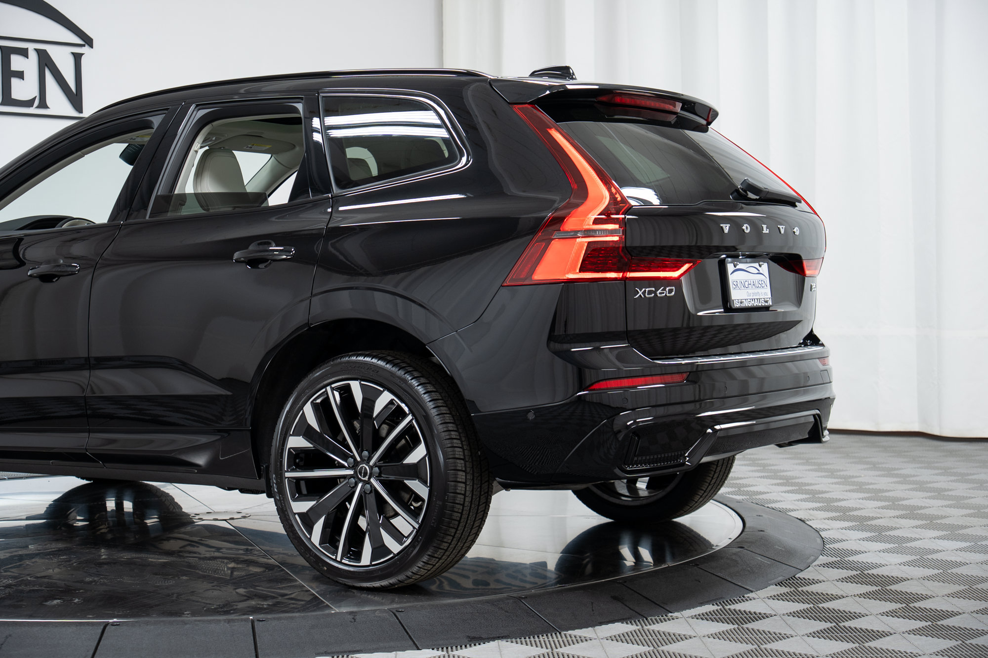 New 2027 Volvo XC60 B5 Ultra AWD/4WD image 29